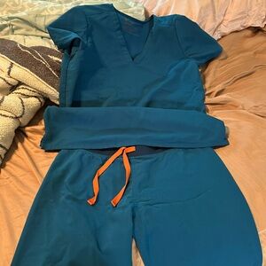 Figs scrubs set in Alps blue